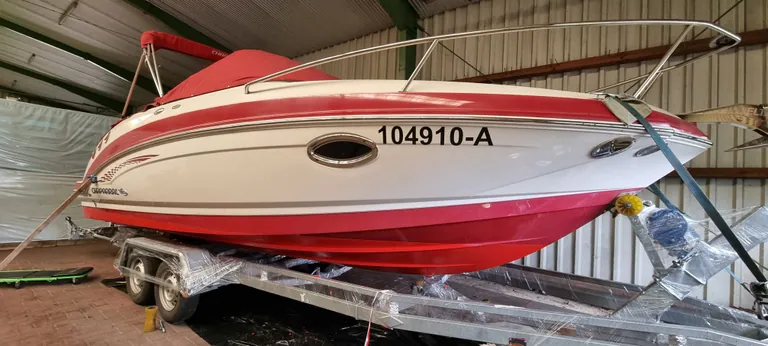 Sportboot - Unterwasserschiff-Behandlung